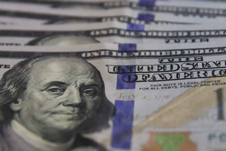 Dólar fecha abaixo de R$ 5,20, atinge menor nível em quase dois anos