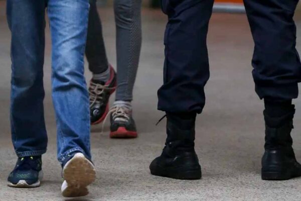 Justiça determina suspensão imediata de regras do programa de escolas cívico-militares em São Paulo