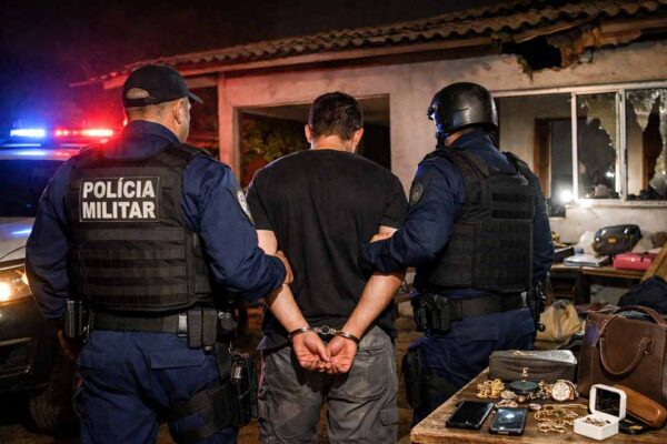 Homem é preso em flagrante após invasão e furto em residência atendido pelo 1º BPM