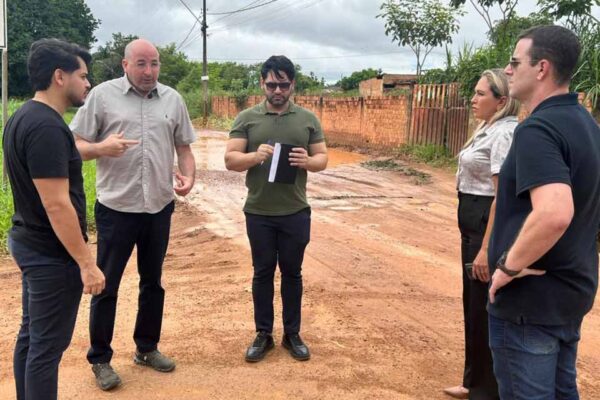 Gedeão Negreiros acompanha início de obras na Rua União após fiscalização no bairro São Francisco