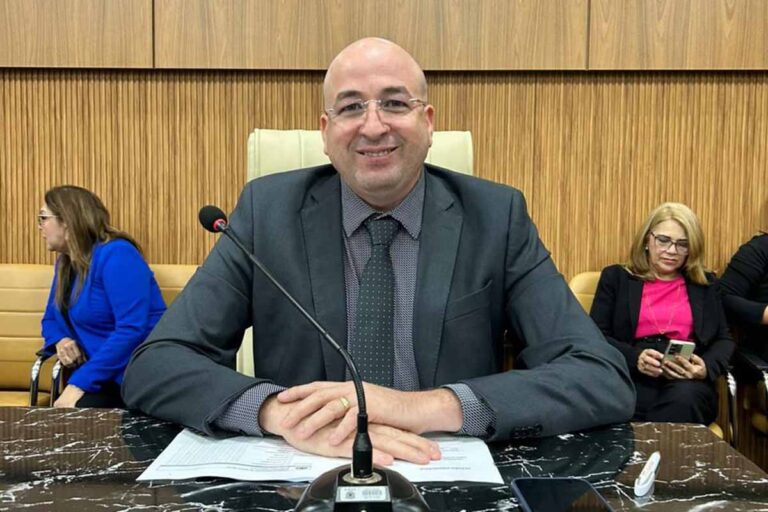 Gedeão Negreiros tem lei sancionada que cria seleção por competência para diretores de escolas em Porto Velho