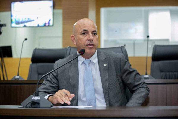 Ismael Crispin destina R$ 2,8 milhões à saúde de Costa Marques para compra de ônibus do SUS em 2026