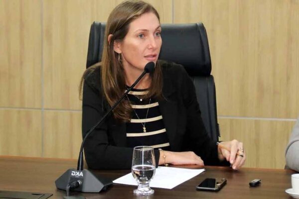 Gislaine Lebrinha garante R$ 1 milhão para ampliar Escola Regina Almeida em São Francisco do Guaporé