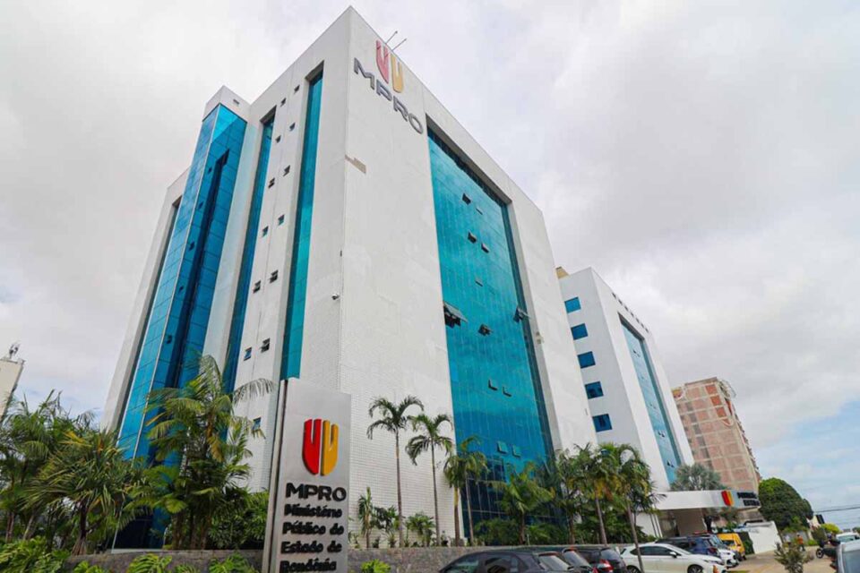 <div style="
                font-size: 18px;
                font-weight: bold;
                color: #0073aa;
                margin-bottom: 5px;
                text-transform: uppercase;
            ">DENÚNCIA</div>MPRO oferece denúncia por homicídio de professora universitária em Porto Velho