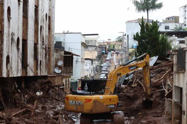 Mortes em enchentes chegam a 66 em Minas Gerais; buscas seguem em Juiz de Fora e Ubá