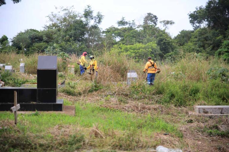 Prefeitura intensifica mutirão de limpeza em cemitérios públicos de Porto Velho