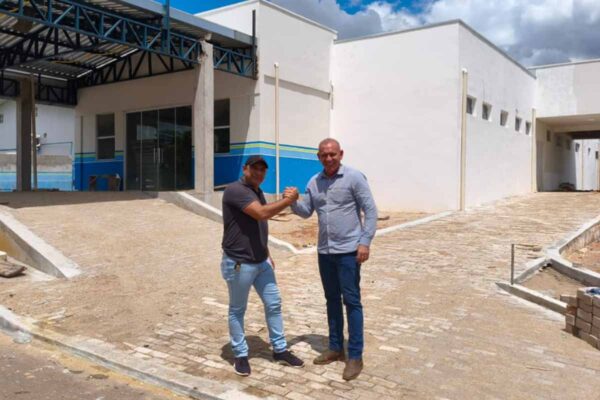 Ezequiel Neiva destina R$ 2,15 milhões ao Hospital Irmã Dulce e vistoria obras em Monte Negro