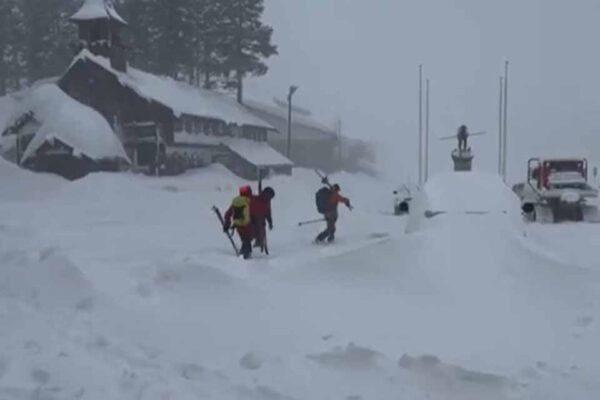 Avalanche na Califórnia deixa dez esquiadores desaparecidos durante tempestade na Serra Nevada