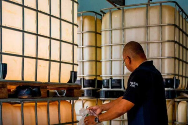 Operação da Polícia Civil prende suspeito de fabricar bebidas clandestinas e ameaçar servidores em Ji-Paraná