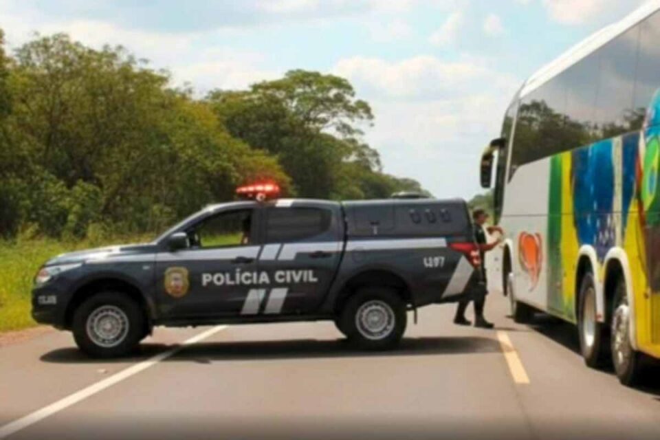 <div style="
                font-size: 18px;
                font-weight: bold;
                color: #0073aa;
                margin-bottom: 5px;
                text-transform: uppercase;
            ">TRÁFICO DE DROGAS</div>Foragido por tráfico de drogas é preso pela Polícia Civil ao chegar a Espigão d’Oeste