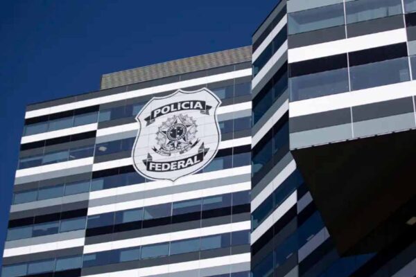 PF executa buscas em três estados e STF apura suspeita de vazamento de dados fiscais de ministros