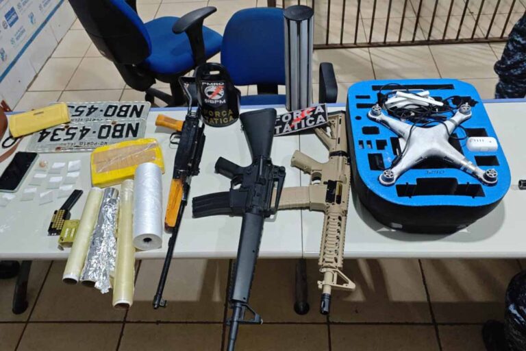 Força Tática do 5º BPM prende mulher com 1 kg de cocaína, fuzil e moto roubada na Zona Leste de Porto Velho