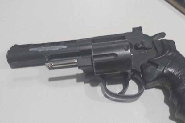 PM de Rondônia busca adolescente suspeita de matar avô e balear avó na zona rural de Ariquemes