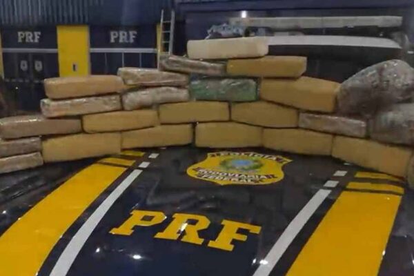 PRF apreende quase 25 kg de skunk na BR-364 em Vilhena e prende dois motoristas de aplicativo