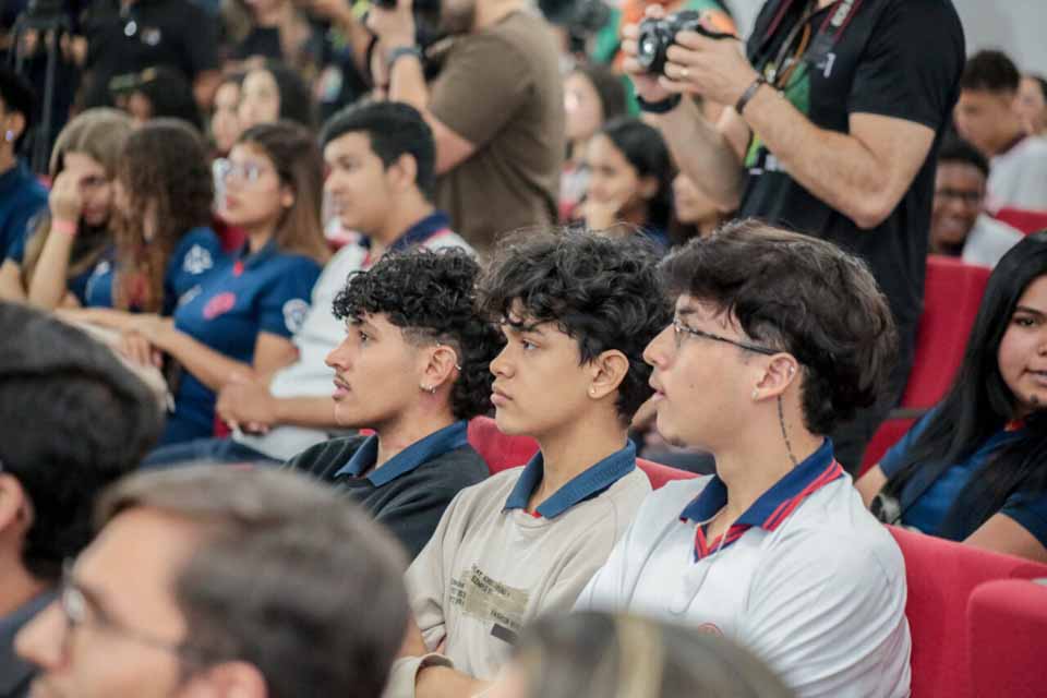 <div style="
                font-size: 18px;
                font-weight: bold;
                color: #0073aa;
                margin-bottom: 5px;
                text-transform: uppercase;
            ">EDUCAÇÃO</div>Ano Letivo 2026 da rede estadual será oficialmente iniciado em solenidade em Porto Velho