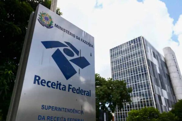 Receita Federal reconhece acessos irregulares a dados fiscais de ministros do STF e familiares