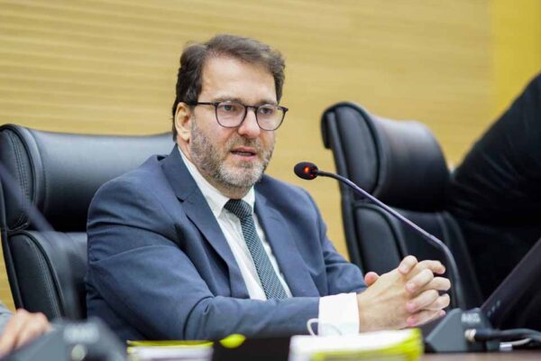 Alex Redano solicita manutenção imediata do ar-condicionado no Hospital João Paulo II, em Porto Velho