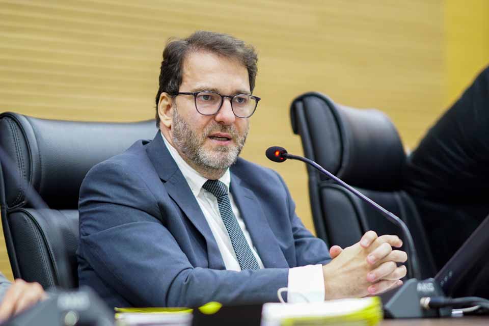 <div style="
                font-size: 18px;
                font-weight: bold;
                color: #0073aa;
                margin-bottom: 5px;
                text-transform: uppercase;
            ">SAÚDE PÚBLICA</div>Alex Redano solicita manutenção imediata do ar-condicionado no Hospital João Paulo II, em Porto Velho