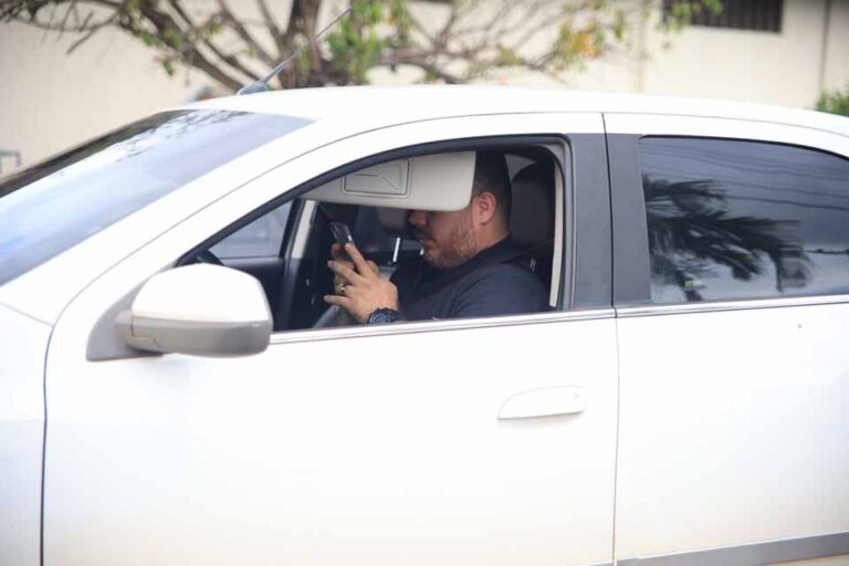 Fiscalização contra uso de celular ao volante é reforçada no Carnaval de Porto Velho