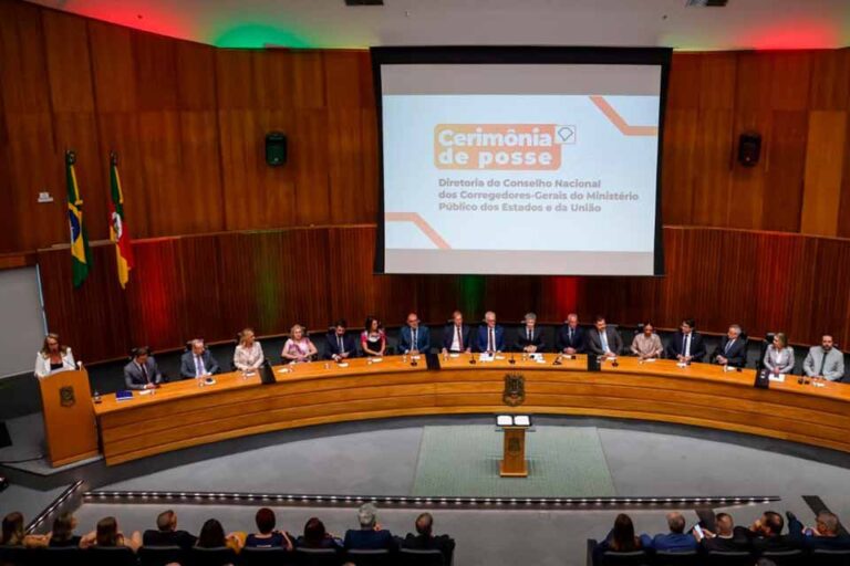 Fábio Roque Sbardellotto assume presidência do CNCGMPEU com participação da Corregedoria do MPRO em Porto Alegre