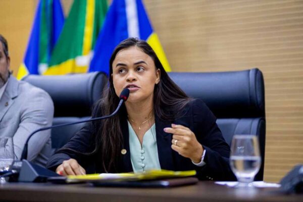 Dra. Taíssa destina R$ 371,7 mil para compra de trator e grade aradora em Nova Mamoré