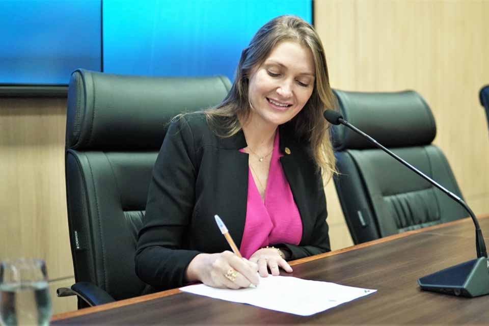 <div style="
                font-size: 18px;
                font-weight: bold;
                color: #0073aa;
                margin-bottom: 5px;
                text-transform: uppercase;
            ">INVESTIMENTO NA SAÚDE</div>R$ 4 milhões são liberados para a saúde de São Miguel do Guaporé com articulação da deputada Lebrinha