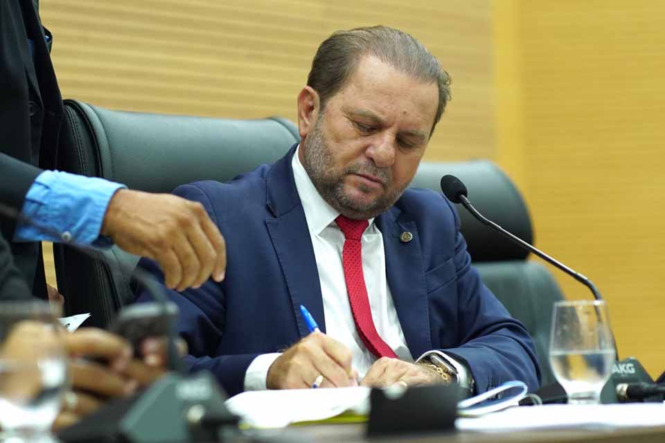 <div style="
                font-size: 18px;
                font-weight: bold;
                color: #0073aa;
                margin-bottom: 5px;
                text-transform: uppercase;
            ">CLIMATIZAÇÃO ESCOLAR</div>Cernic investe R$ 85 mil em climatização com recursos destinados por Cirone Deiró