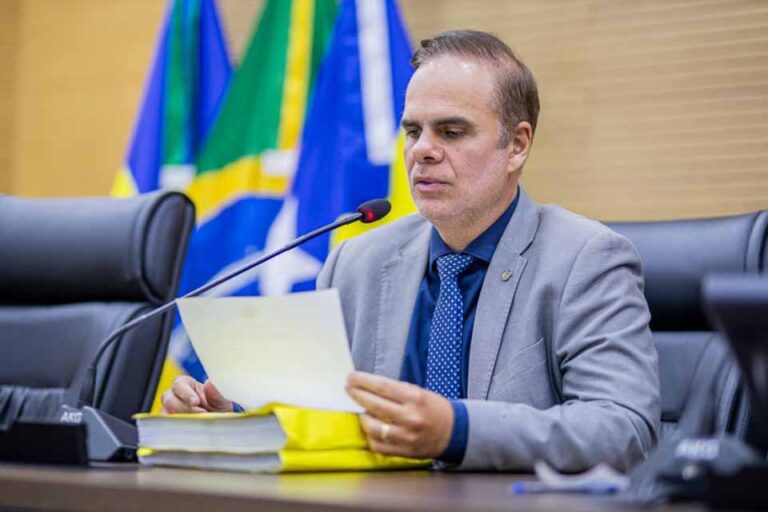 Alan Queiroz destina R$ 1,4 milhão para compra de medicamentos e reforça farmácia básica em Pimenta Bueno