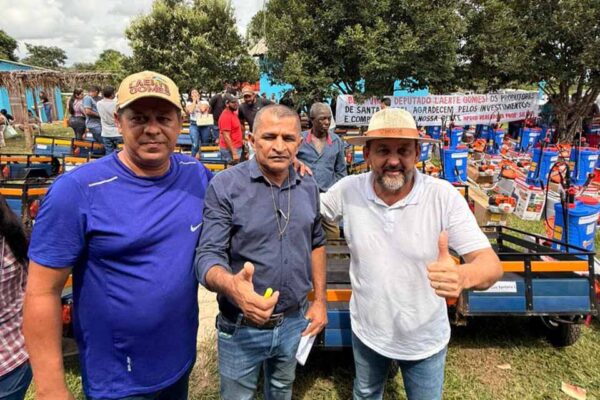 Laerte Gomes entrega implementos agrícolas e participa da inauguração da nova sede da APAE em Costa Marques