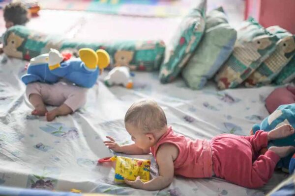 Pesquisa aponta impacto da pobreza no desenvolvimento motor de bebês a partir dos 6 meses