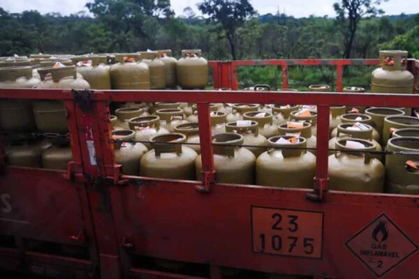 Programa Gás do Povo entra em vigor em março e garante recarga gratuita de botijão a famílias do CadÚnico