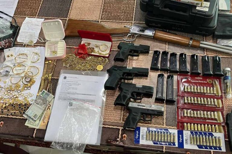 Operação Conexão Boliviana apreende armas, R$ 49 mil e veículos em Ji-Paraná; mulher é presa em flagrante