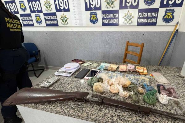 Ação da PM apreende cerca de 500 g de crack, arma e dinheiro em Pimenta Bueno