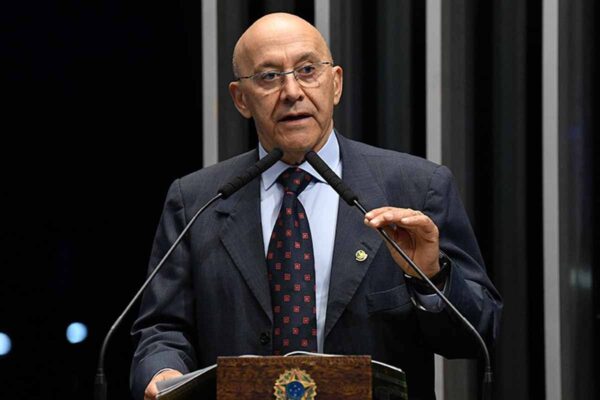 Confúcio Moura reage a críticas nas redes e reafirma posição: “sou social-democrata com tendência à esquerda”