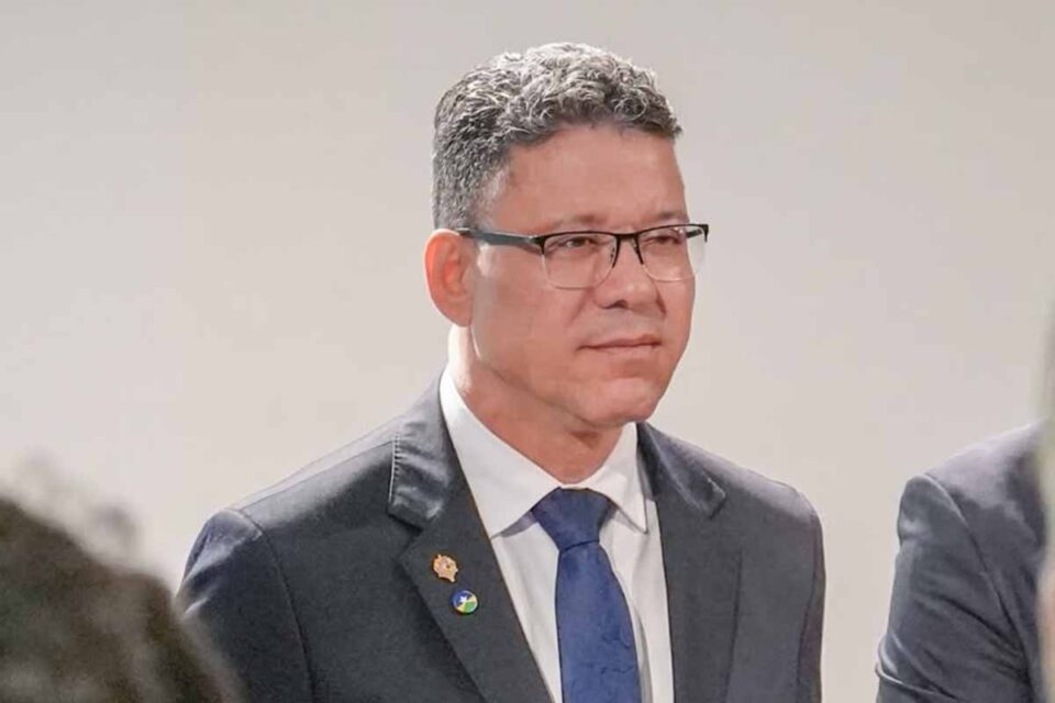 <div style="
                font-size: 18px;
                font-weight: bold;
                color: #0073aa;
                margin-bottom: 5px;
                text-transform: uppercase;
            ">ELEIÇÕES 2026</div>Marcos Rocha reafirma que não disputará eleições de 2026 e relata ataques envolvendo sua família