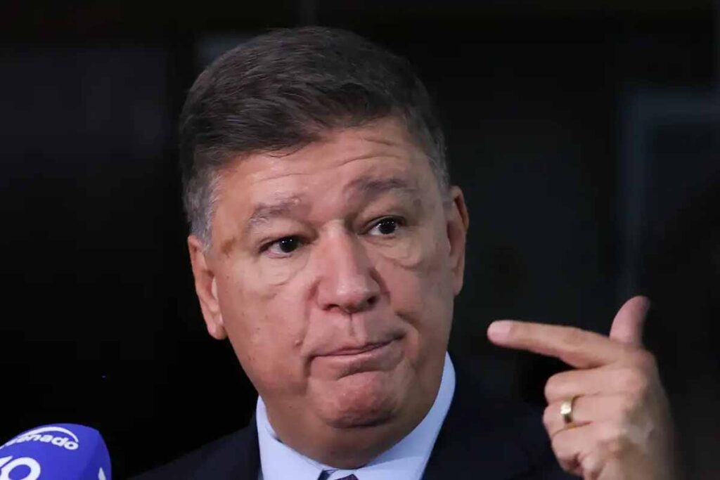Flávio Dino dá 5 dias para senador explicar repasse de R$ 3,6 milhões à Fundação ligada à Lagoinha