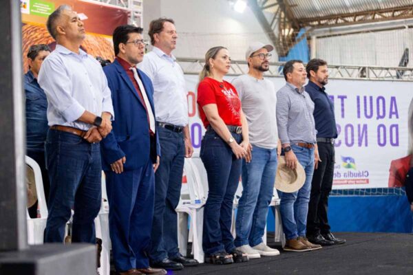 Regularização fundiária em Ji-Paraná garante títulos a famílias e motiva homenagem na Assembleia de Rondônia