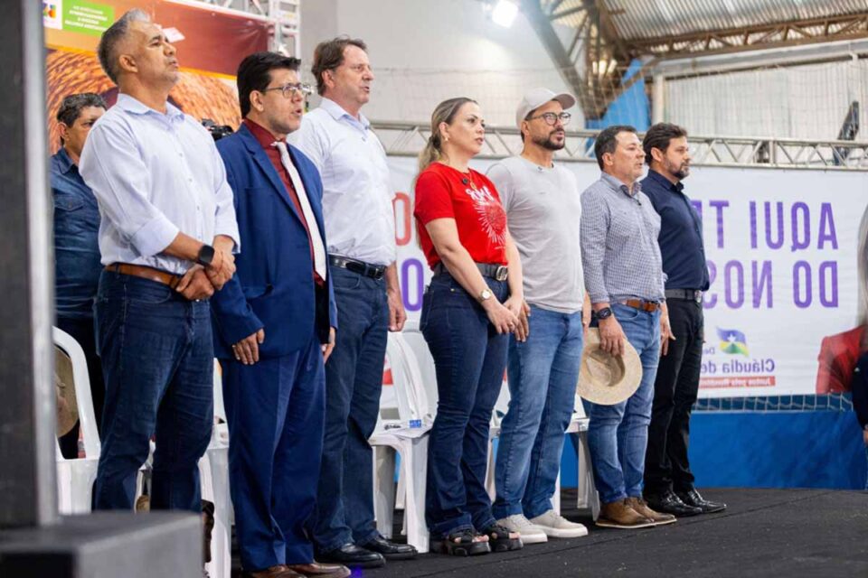 <div style="
                font-size: 18px;
                font-weight: bold;
                color: #0073aa;
                margin-bottom: 5px;
                text-transform: uppercase;
            ">TÍTULOS DE TERRA</div>Regularização fundiária em Ji-Paraná garante títulos a famílias e motiva homenagem na Assembleia de Rondônia