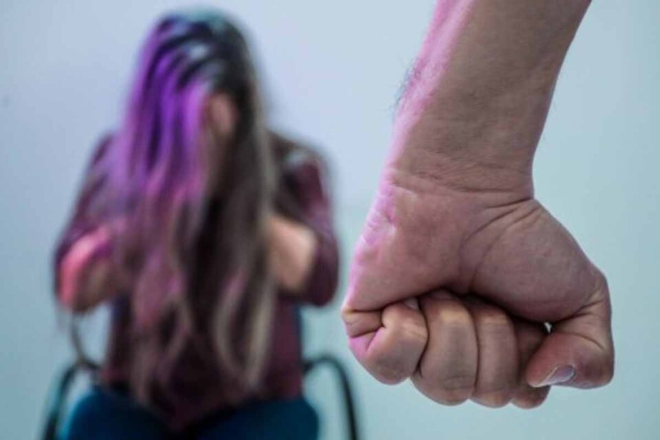 <div style="
                font-size: 18px;
                font-weight: bold;
                color: #0073aa;
                margin-bottom: 5px;
                text-transform: uppercase;
            ">VIOLÊNCIA CONTRA A MULHER</div>Prefeitura de Porto Velho lança campanha contra violência à mulher e amplia canais de denúncia