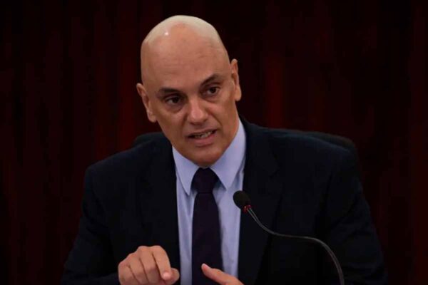 Moraes barra visita de assessor do governo Trump a Jair Bolsonaro na prisão em Brasília