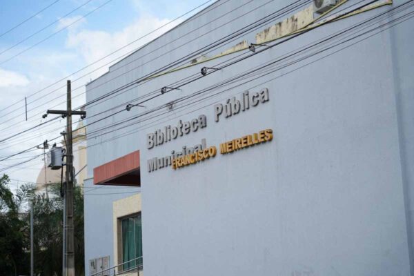 Biblioteca Municipal Francisco Meirelles celebra 50 anos como referência cultural em Porto Velho