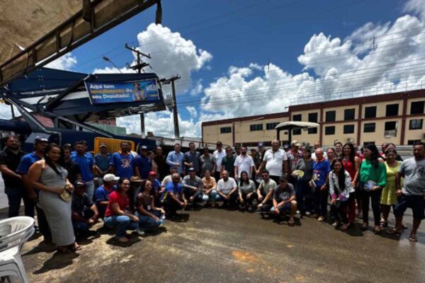 Buritis recebe primeira recolhedora de café e investimento de R$ 1,2 milhão fortalece produção rural