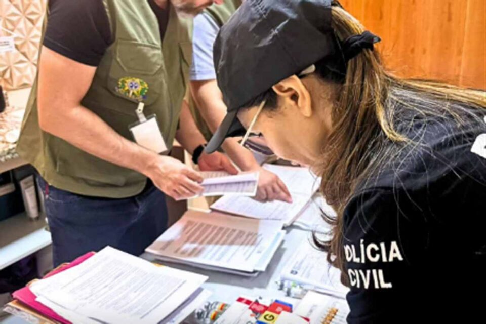 <div style="
                font-size: 18px;
                font-weight: bold;
                color: #0073aa;
                margin-bottom: 5px;
                text-transform: uppercase;
            ">SAÚDE PÚBLICA</div>Operação Dose Clandestina: Polícia Civil fecha clínica ilegal de estética em Porto Velho