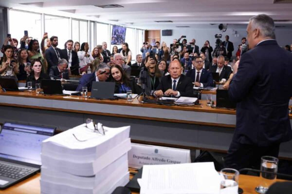 CPMI do INSS pede indiciamento de 216 pessoas por esquema em aposentadorias