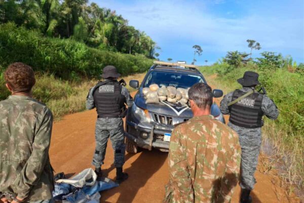 BPCHOQUE prende dois homens e apreende 21 tabletes de skunk durante operação em Nova Mamoré