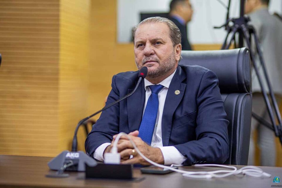 <div style="
                font-size: 18px;
                font-weight: bold;
                color: #0073aa;
                margin-bottom: 5px;
                text-transform: uppercase;
            ">TORNOZELEIRA ELETRÔNICA</div>Deputado Cirone Deiró propõe tornozeleira eletrônica para monitorar agressores de mulheres em Rondônia