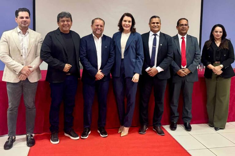 Deputado Cirone Deiró participa de aula magna e debate desafios da vida pública com estudantes de Direito em Rolim de Moura