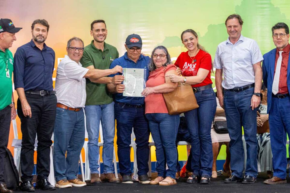 <div style="
                font-size: 18px;
                font-weight: bold;
                color: #0073aa;
                margin-bottom: 5px;
                text-transform: uppercase;
            ">REGULARIZAÇÃO FUNDIÁRIA</div>Cláudia de Jesus destaca entrega de mais de 700 títulos de terra e regularização fundiária em Ji-Paraná