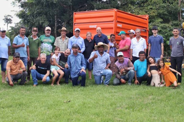 Deputado Ismael Crispin entrega implementos agrícolas e fortalece produção rural em Campo Novo de Rondônia