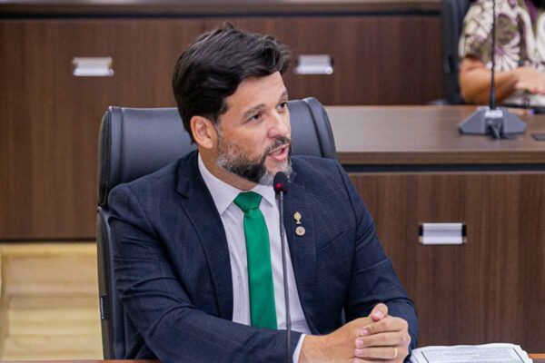 Deputado Delegado Camargo pede revisão do ICMS sobre energia solar em Rondônia